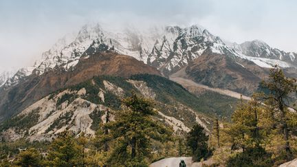 La route de l'Himalaya au Népal, le 29 avril 2018. (SARA MONIKA / IMAGE SOURCE / AFP)