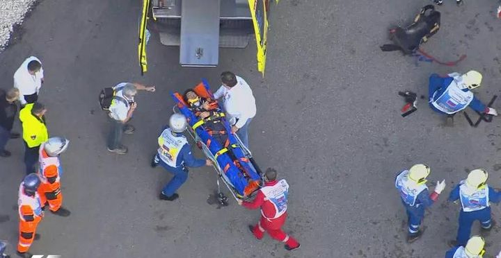 Carlos Sainz Jr évacué sur une civière lors des essais libres du GP de Russie