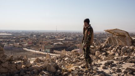 Un soldat yézidi à Mossoul (Irak), le 28 novembre 2016. (OLYA MORVAN / HANS LUCAS)