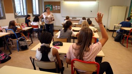 Des élèves du collège Guillaume-Apollinaire, dans le 15e arrondissement de Paris, le 1er septembre 2016. (MAXPPP)