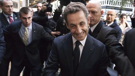 Nicolas Sarkozy lors de son arriv&eacute;e dans l'h&ocirc;tel de New York, o&ugrave; il a donn&eacute; une conf&eacute;rence devant des investisseurs br&eacute;siliens, jeudi 11 octobre 2012. (ANDREW KELLY / REUTERS)