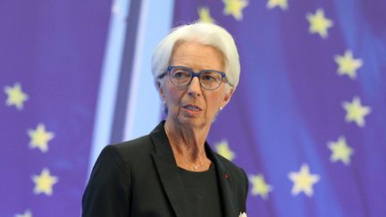 La présidente de la BCE, Christine Lagarde, s'exprime en conférence de presse, le 21 juillet 2022, à Francfort (Allemagne). (DANIEL ROLAND / AFP)