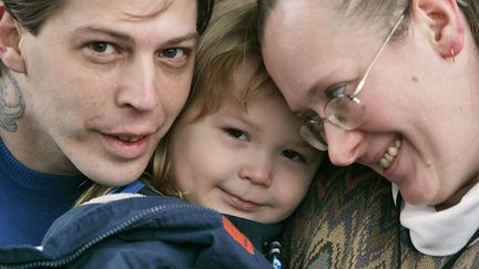 Heath et D&eacute;borah Campbell, autour de leur fils, Adolf Hitler, le 16 d&eacute;cembre 2008, &agrave; Newark (New Jersey, Etats-Unis).