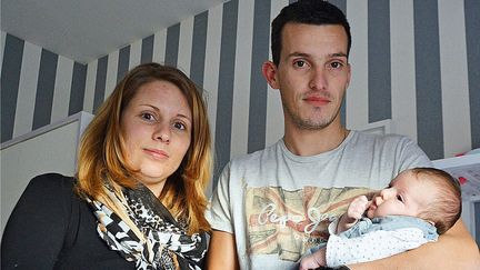 &nbsp; (Un couple et leur bébé de un mois hospitalisé en urgence à Necker, 31 décembre 2015 © Maxppp)