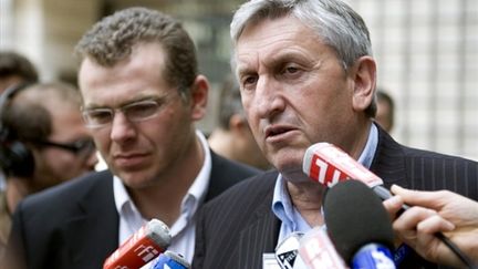 Jean-Michel Lemétayer (FNSEA, à d.) et William Villeneuve (Jeunes agriculteurs, à g), le 13 juin 2009 (© AFP / Martin Bureau)