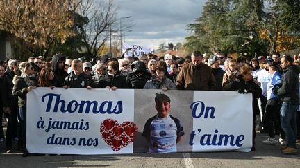 Une marche en hommage à Thomas, à Romans-sur-Isère (Drôme) le 22 novembre 2023. (OLIVIER CHASSIGNOLE / AFP)