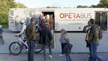 La culture devient mobile avec l'opéra-bus
 (Samuel Dhote)