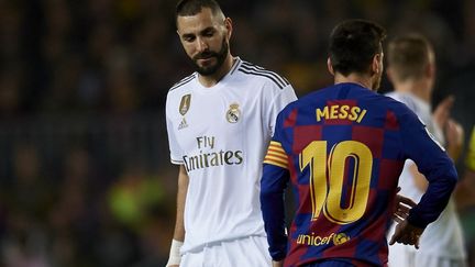 Karim Benzema et Lionel Messi lors d'un clasico, le 18 décembre 2019. (JOSE BRETON / NURPHOTO)