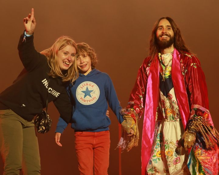 Jared Leto de Thirty Seconds to Mars a invité un enfant sur scène. Très ému, il devait décider qui de la partie droite ou gauche du public chantait le mieux.
 (Gilles Scarella FTV)