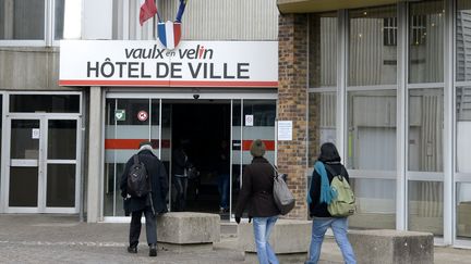 La maire de Vaulx-en-Velin (Rhône), en banlieue lyonnaise, le 3 février 2014. (PHILIPPE DESMAZES / AFP)