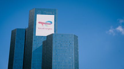 Les locaux de TotalEnergie à La Défense. (XOSE BOUZAS / HANS LUCAS)