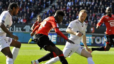 A l'image de Dembele, les ennais ont été muselés par la défense de Guingamp  (PHILIPPE RENAULT / MAXPPP)