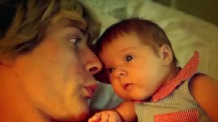 Kurt Cobain et sa fille Frances Bean dans le documentaire "Montage of Heck" pour HBO.
 (HBO)