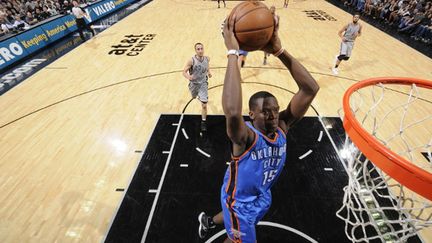 Le dunk de Reggie Jackson pour le Thunder (D. CLARKE EVANS / NBAE / GETTY IMAGES)