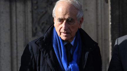 Jean-Pierre Elkabbach à Paris le 13 octobre 2021. (ALAIN JOCARD / AFP)