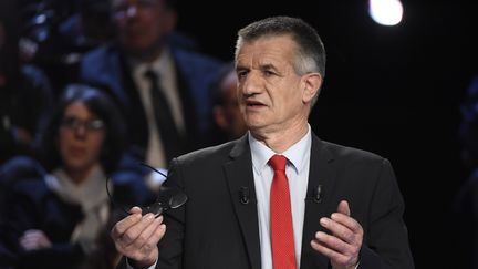 Le député Jean Lassalle, sur le plateau du débat entre les 11 candidats à la présidentielle, le 4 avril 2017 à La Plaine-Saint-Denis près de Paris. (LIONEL BONAVENTURE / AFP)