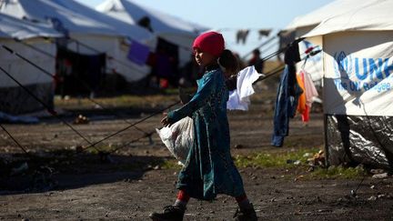 Jeune réfugiée dans un camp informel au Liban. (DELIL SOULEIMAN / AFP)