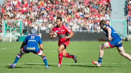 Rudi Wulf (Toulon) face à la défense de Grenoble (BERTRAND LANGLOIS / AFP)