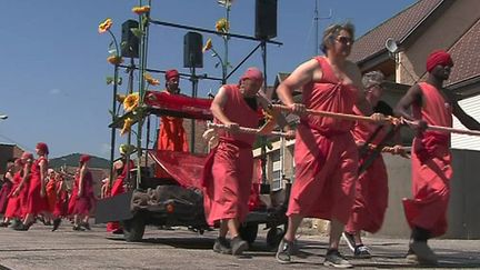 A Mens, les participants à Ahimsa dansent 
 (France 3/ Culturebox)