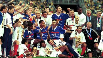 L'&eacute;quipe de France de football, au Stade de France, &agrave; Saint-Denis (Seine-Saint-Denis), le 12 juillet 1998. (MEXSPORT / DAVID LEAH / AFP)