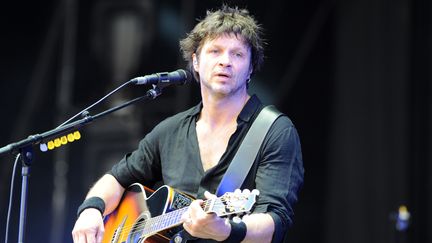 Le chanteur Bertrand Cantat, le 19 juillet 2014, sur la scène des Veilles Charrues à Carhaix-Plouguer (Finistère). (FRED TANNEAU / AFP)