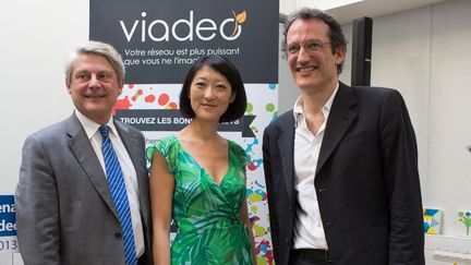 Yves Fouchet (G), president de CCI Entreprendre en France, Fleur Pellerin (C) et Dan Serfaty, fondateur et president directeur-general de Viadeo, le 9 juillet 2013 &agrave; Paris.&nbsp; (REVELLI-BEAUMONT / SIPA)