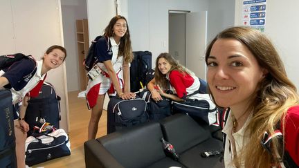 Cécilia Berder, à gauche, a quitté l'appartement qu'elle partageait au village olympique avec ses coéquipières du sabre par équipes, Sara Balzer,&nbsp;Manon Brunet et Charlotte Lembach. (CECILIA BERDER / RADIO FRANCE)