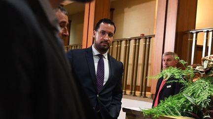 Alexandre Benalla quitte le Sénat, où il a été auditionné, le 19 septembre 2018. (ALAIN JOCARD / AFP)