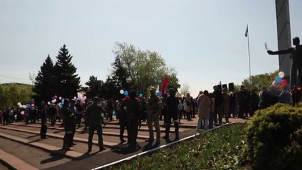 Guerre en Ukraine : à Marioupol, une cérémonie du 9-Mai entre chants patriotiques russes et bombardements