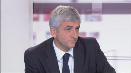 Tout cela va une nouvelle fois provoquer des dégâts considérables", a déclaré l'ex-ministre de la Défense sur France 2. (F2)