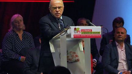 L'ancien Premier ministre Bernard Cazeneuve lors d'un meeting pour la campagne des élections législatives, le 18 mai 2017 à Capendu (Aude). (RAYMOND ROIG / AFP)