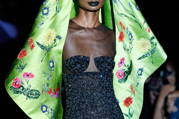 Défilé&nbsp;Schiaparelli haute&nbsp;couture automne-hiver 2019-20 lors de la semaine de la mode parisienne, le 1er juillet 2019 (FRANCOIS GUILLOT / AFP)