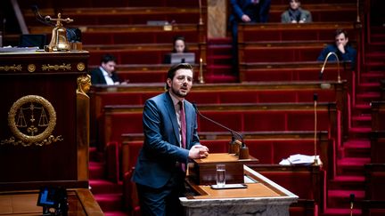 Le député socialiste et rapporteur du projet de loi de nationalisation d'EDF, Philippe Brun, le 9 février 2023 à l'Assemblée nationale. (AMAURY CORNU / HANS LUCAS / AFP)