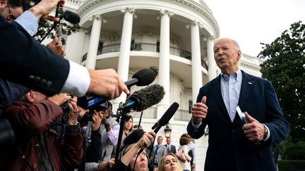 Le président américain Joe Biden répond aux questions de la presse, à la Maison Blanche, le 3 octobre 2024. (KENT NISHIMURA / GETTY IMAGES NORTH AMERICA / AFP)