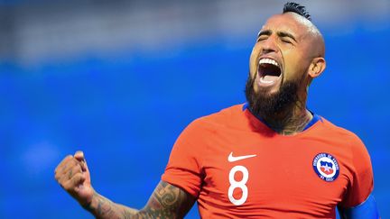 Le footballeur chilien Arturo Vidal lors d'un match opposant le Chili et la Guinée, à Alicante (Espagne), le 15 octobre 2019. (JOSE JORDAN / AFP)