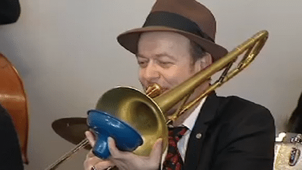 Les Vintage Jazzmen en concert dans un restaurant de La Bourboule à l'heure du déjeuner
 (Capture d&#039;écran / Culturebox)