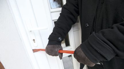 Un sexagénaire a été condamné à sept ans de prison ferme pour 26 vols commis avec effraction, notamment chez des personnes décédées (photo d'illustration).&nbsp; (LIONEL VADAM / MAXPPP)