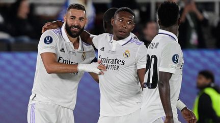 Karim Benzema et David Alaba, buteurs avec le Real Madrid contre l'Eintracht Francfort lors de la Supercoupe d'Europe, le 10 août 2022. (JAVIER SORIANO / AFP)