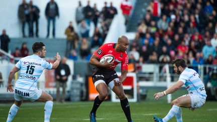 LE Toulonnais Pietersen face aux Racingmen Andreu et Dullin