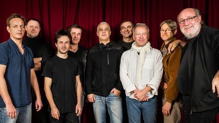 Le MegaOctet de gauche à droite : Laurent Blondiau, François Thuillier, Guillaume Orti, Éric Échampard, Philippe Sellam, Claude Tchamitchian, Laurent Dehors, François Verly et Andy Emler
 (Christophe Charpenel)