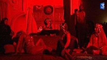 &quot;Harem&quot;, une pièce de théâtre qui défend les femmes
 (Culturebox)