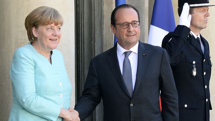 A Bruxelles, François Hollande presse Angela Merkel