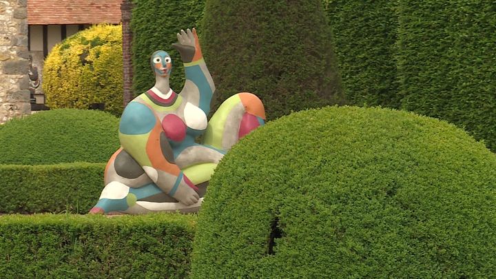 Le domaine de Vascoeuil est parsemé de sculptures modernes.&nbsp; (S. L'Hote / France Télévisions)