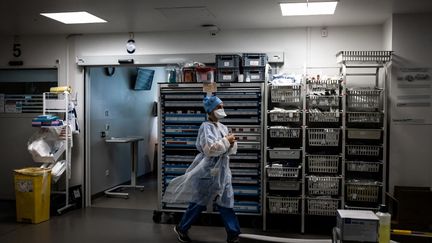 Le service de soins intensifs de l'hôpital&nbsp;Lyon Sud (Rhône), le 8 septembre 2021.&nbsp; (JEFF PACHOUD / AFP)