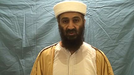L'ancien chef d'Al-Qaida, Oussama Ben Laden, dans une vid&eacute;o publi&eacute;e par l'arm&eacute;e am&eacute;ricaine le 7 mai 2011, une semaine apr&egrave;s le raid am&eacute;ricain qui l'a tu&eacute; au Pakistan. (AFP)