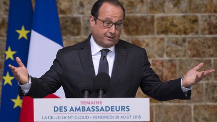 Fran&ccedil;ois Hollande s'exprime le 28 ao&ucirc;t 2015 &agrave; la Celle-Saint-Cloud. (KENZO TRIBOUILLARD / POOL)