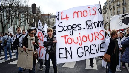 Derni&egrave;re manifestation des sages-femmes&nbsp;&agrave; Paris, le 19 f&eacute;vrier 2014 (MEUNIER AURELIEN / SIPA)