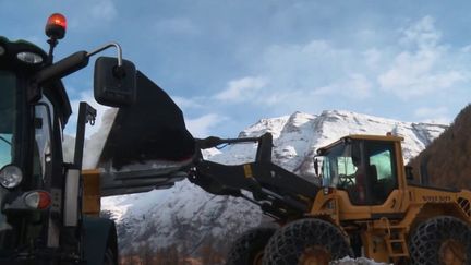 Savoie :&nbsp;la station de ski de&nbsp;Bessans&nbsp;ouvre sa première piste grâce à la neige stockée l’an&nbsp;passée (FRANCE 2)