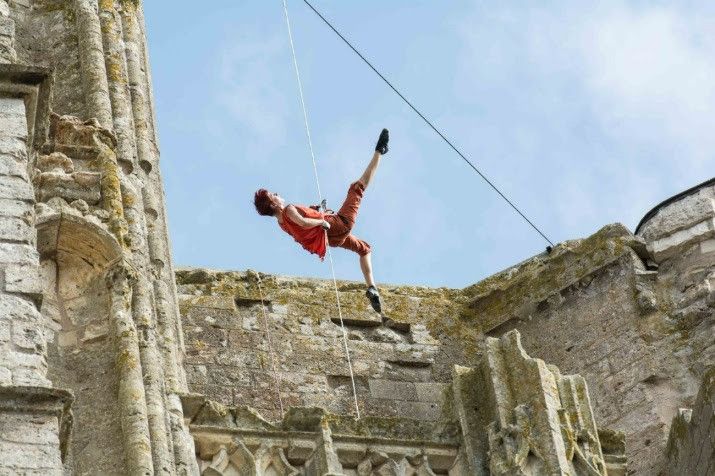 La compagnie normande In Fine dans l'abbaye de Jumièges.&nbsp; (COMPAGNIE IN FINE)