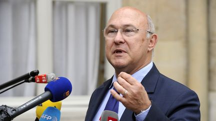 Le ministre du Travail, Michel Sapin, le 5 juin 2012 &agrave; Matignon (Paris). (BERTRAND GUAY / AFP)